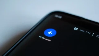Modo avión: trucos para ahorrar y aprovechar el celular