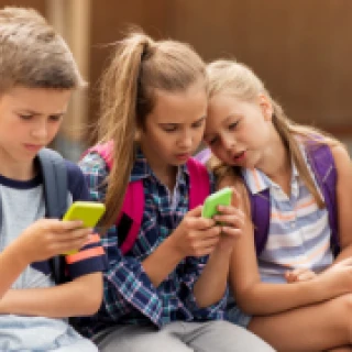¿A qué edad deben tener un celular los niños?