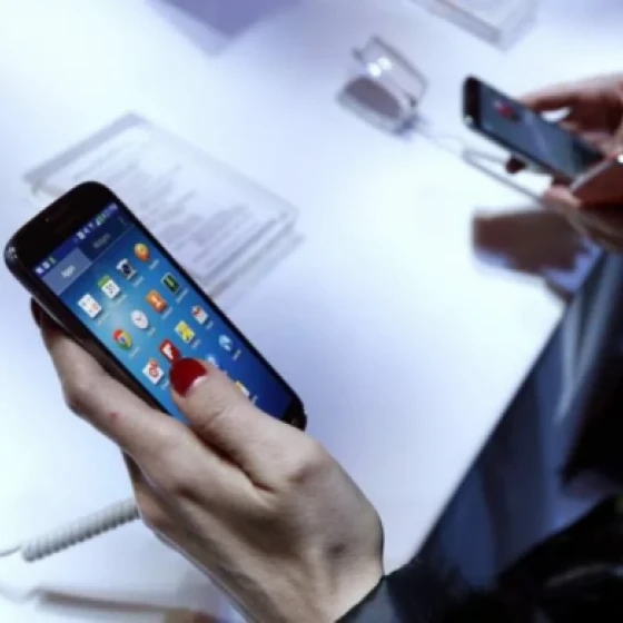 Usuarios de telefonía celular en Argentina, reclaman por cambios en los abonos